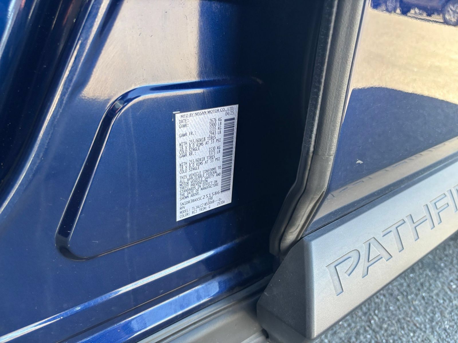 Used 2025 Nissan Pathfinder SV FWD image 31