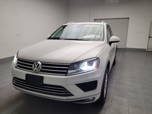 Used 2016 Volkswagen Touareg Sport image 15