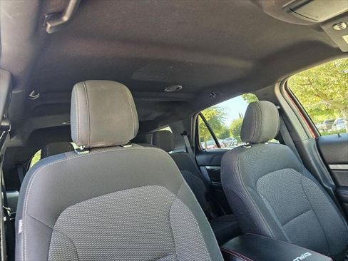 Used 2018 Ford Explorer XLT w/ Equipment Group 201A FWD image 3