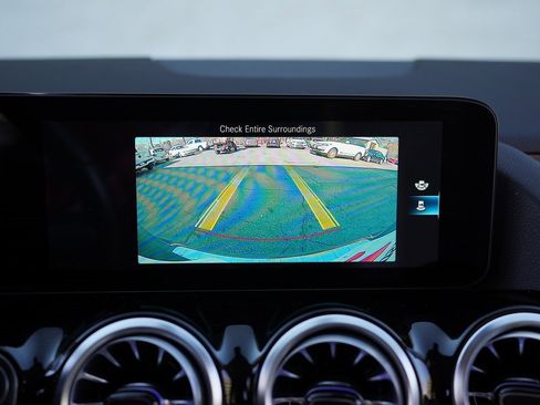 Used 2022 Mercedes-Benz GLA 250 4MATIC w/ Premium Package Lite image 30