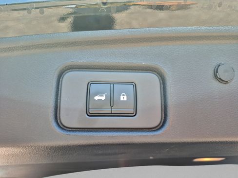 Certified 2025 Nissan Pathfinder SL FWD image 12