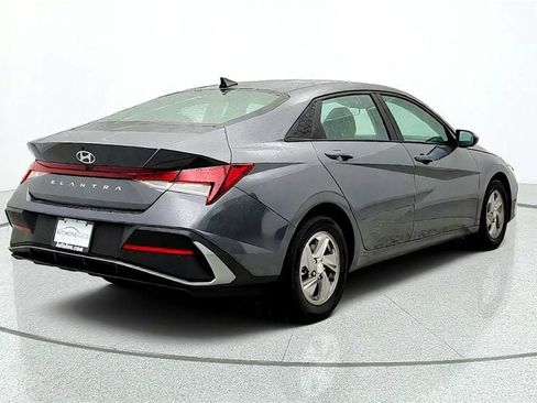 Used 2025 Hyundai Elantra SE FWD image 5