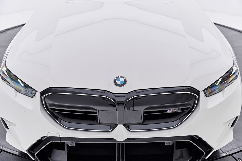 Used 2026 BMW M5 w/ Carbon Package AWD/4WD image 17