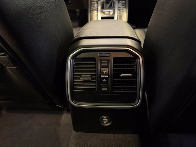 Used 2018 Porsche Macan AWD/4WD image 24