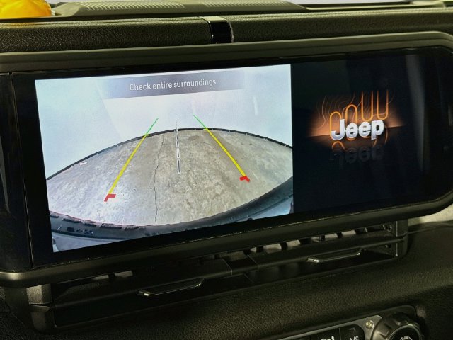 Used 2025 Jeep Wrangler Sport AWD/4WD image 17