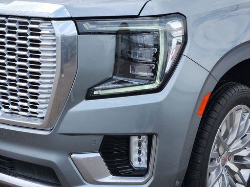Used 2024 GMC Yukon XL Denali w/ Advanced Technology Package RWD image 8