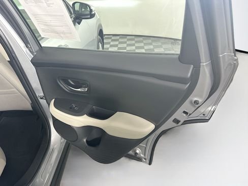 Used 2023 Honda HR-V LX image 27