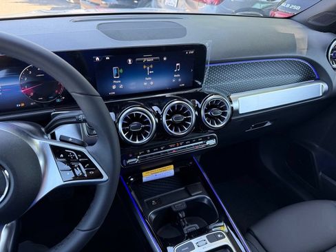 New 2026 Mercedes-Benz GLB 250 image 21