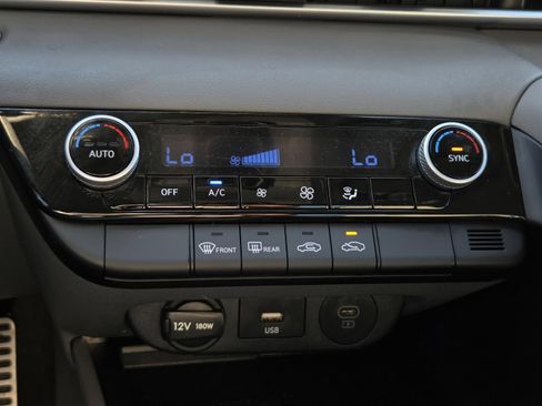 Used 2025 Hyundai Elantra Sport FWD image 21
