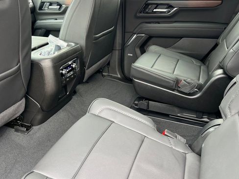 New 2026 GMC Yukon Denali w/ Denali Reserve Package image 9
