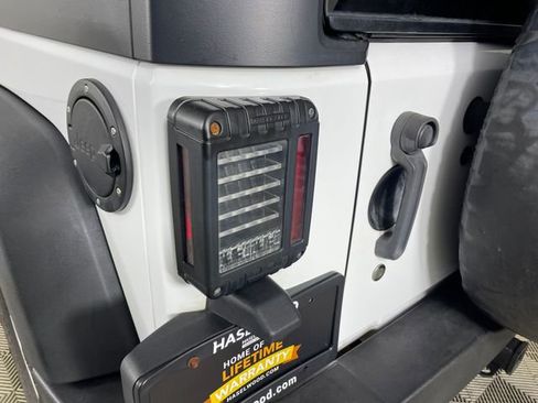 Used 2018 Jeep Wrangler Unlimited Sport S AWD/4WD image 18