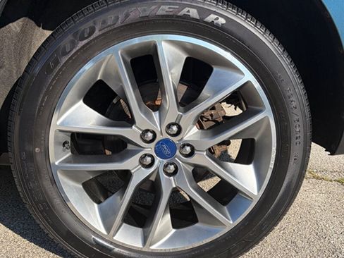 Used 2016 Ford Edge Titanium w/ Equipment Group 301A AWD/4WD image 30