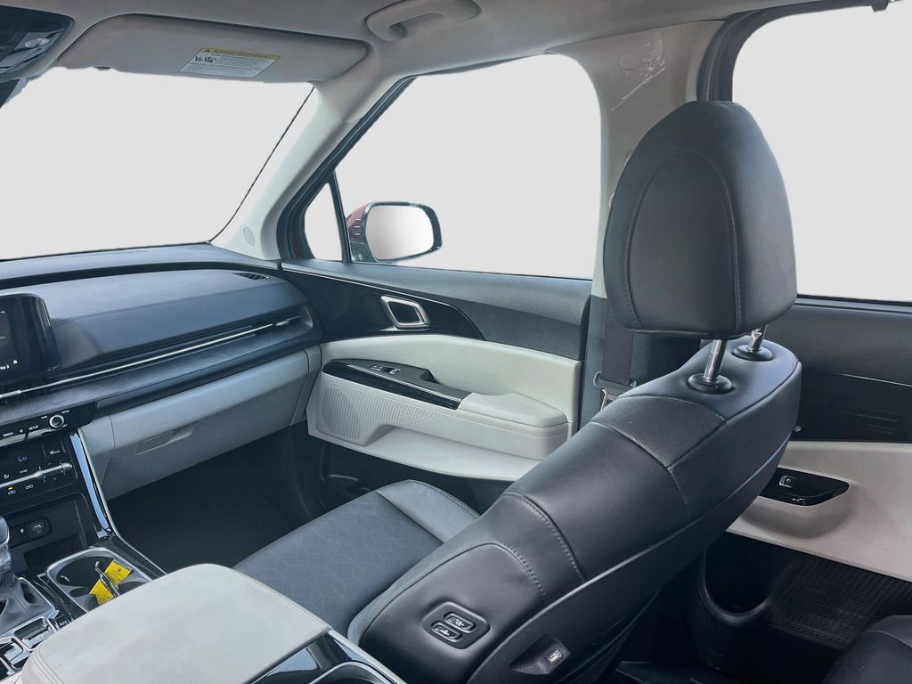Used 2024 Kia Carnival SX FWD image 23