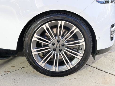 Used 2023 Land Rover Range Rover Autobiography image 12