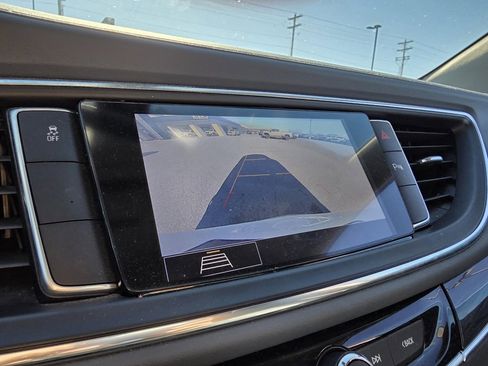 Used 2021 Buick Enclave Essence image 17