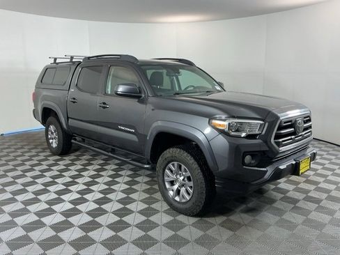 Used 2018 Toyota Tacoma SR5 image 3