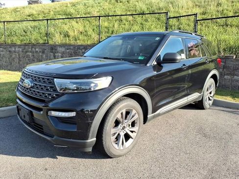 Used 2021 Ford Explorer XLT w/ Equipment Group 202A AWD/4WD image 11