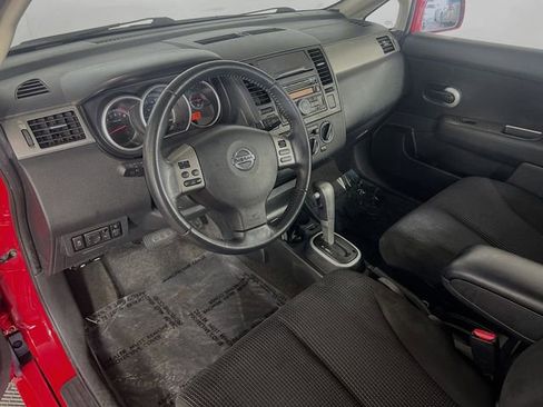 Used 2010 Nissan Versa Hatchback w/ Premium Pkg FWD image 11