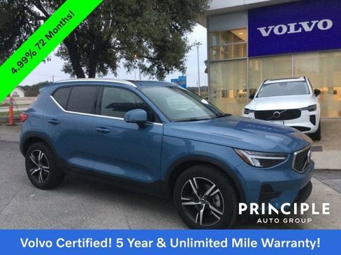 Certified 2025 Volvo XC40 B5 Core image 1