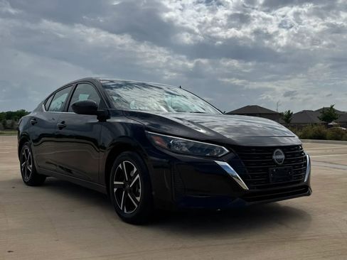 Used 2024 Nissan Sentra SV image 3