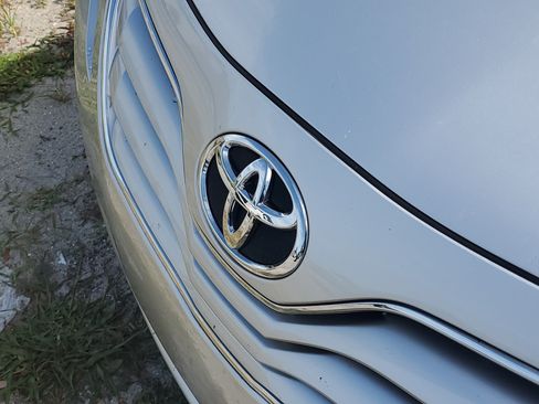 Used 2011 Toyota Camry LE w/ LE Extra-Value Pkg FWD image 10