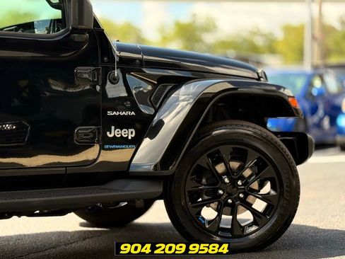 Used 2023 Jeep Wrangler Unlimited Sahara w/ Cold Weather Group AWD/4WD image 10