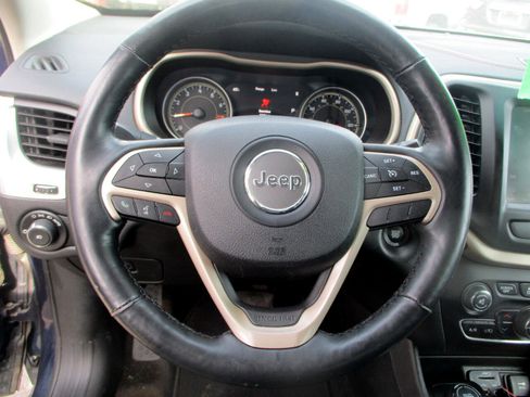 Used 2015 Jeep Cherokee Limited image 12