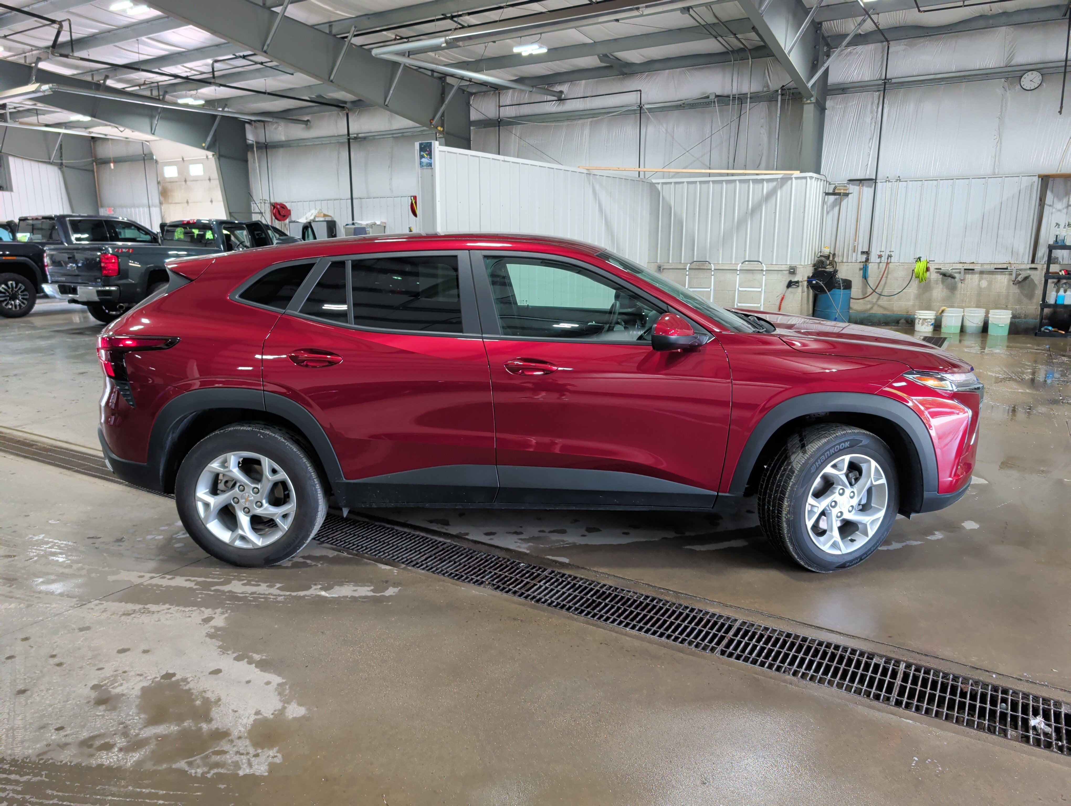 Used 2024 Chevrolet Trax LS w/ LS Convenience Package FWD image 2
