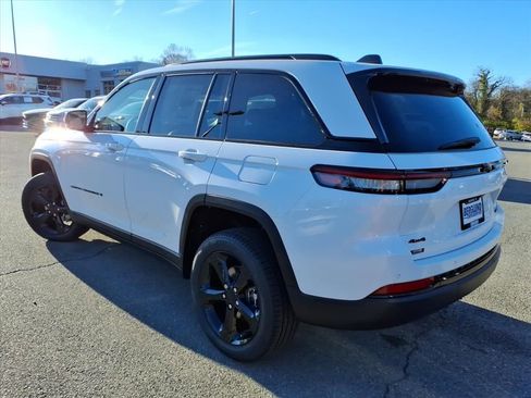 New 2025 Jeep Grand Cherokee Limited w/ Black Appearance Package image 6