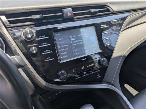 Used 2020 Toyota Camry SE FWD image 8