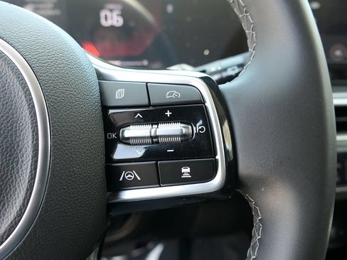 Used 2025 Kia Sorento S FWD image 15
