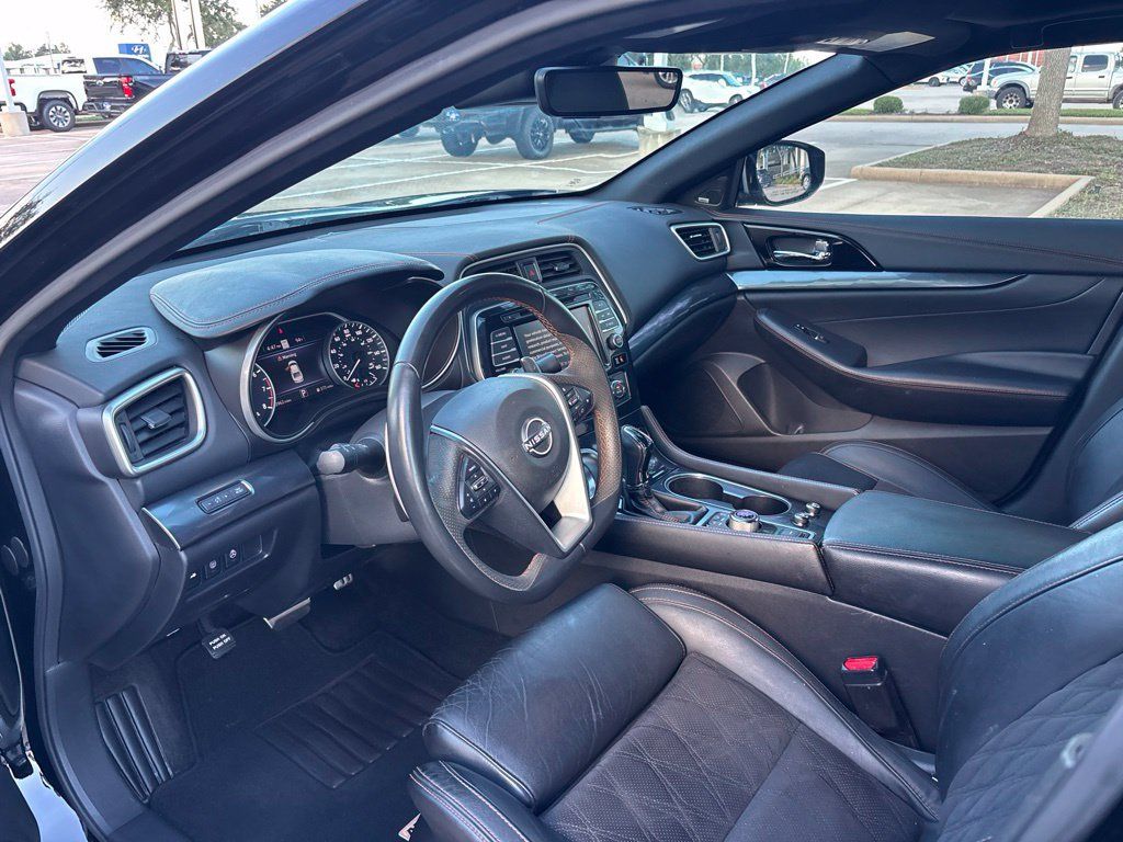 Used 2023 Nissan Maxima SR w/ Sport Mat Group FWD image 9