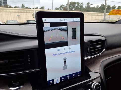 Used 2022 Ford Explorer Platinum w/ Equipment Group 601A image 21