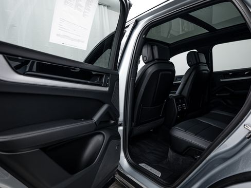 Certified 2024 Porsche Cayenne image 21