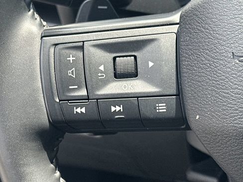 Used 2025 Nissan Rogue SV AWD/4WD image 22