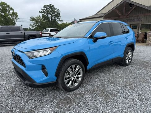 Used 2020 Toyota RAV4 XLE Premium FWD image 1