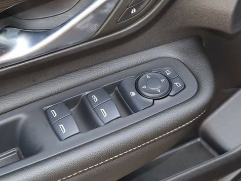 Used 2024 GMC Terrain SLE w/ Driver Convenience Package FWD image 20