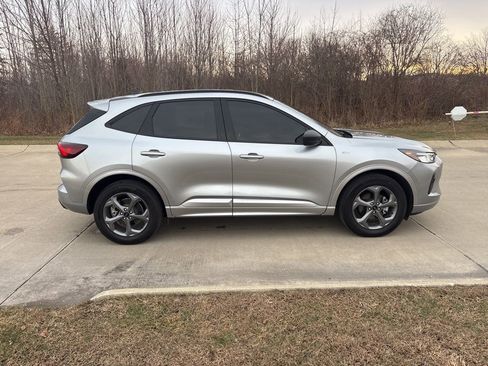 Used 2023 Ford Escape ST-Line w/ Tech Pack #1 AWD/4WD image 11