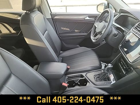 Used 2024 Volkswagen Tiguan SE FWD image 18