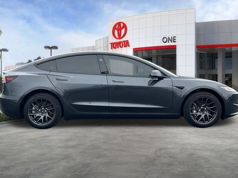 Used 2025 Tesla Model 3 Long Range RWD image 3