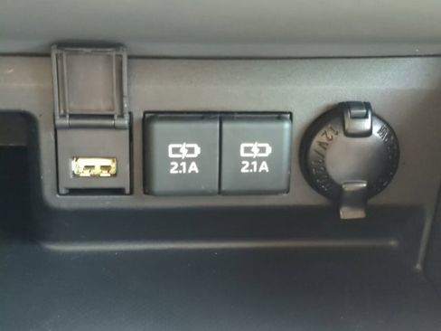 Used 2021 Toyota Highlander XLE image 19