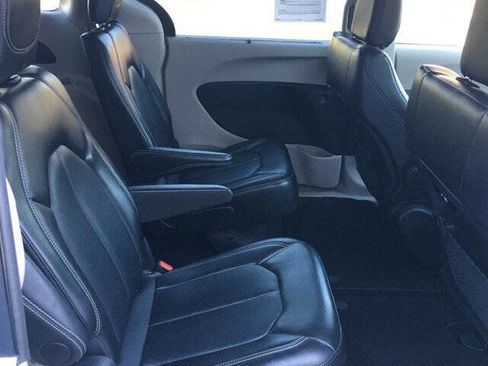 Used 2024 Chrysler Pacifica Touring-L FWD image 29