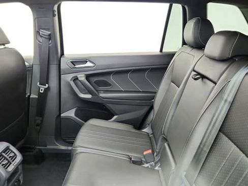 Used 2022 Volkswagen Tiguan SE R-Line image 32