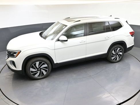 Certified 2025 Volkswagen Atlas SEL image 43