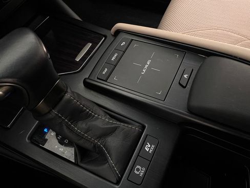 Used 2021 Lexus ES 300h w/ Luxury Package image 21