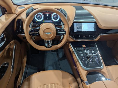 Used 2025 Aston Martin DBX 707 image 10