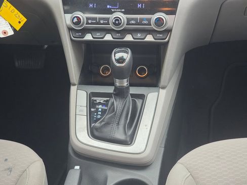 Used 2020 Hyundai Elantra SEL image 24