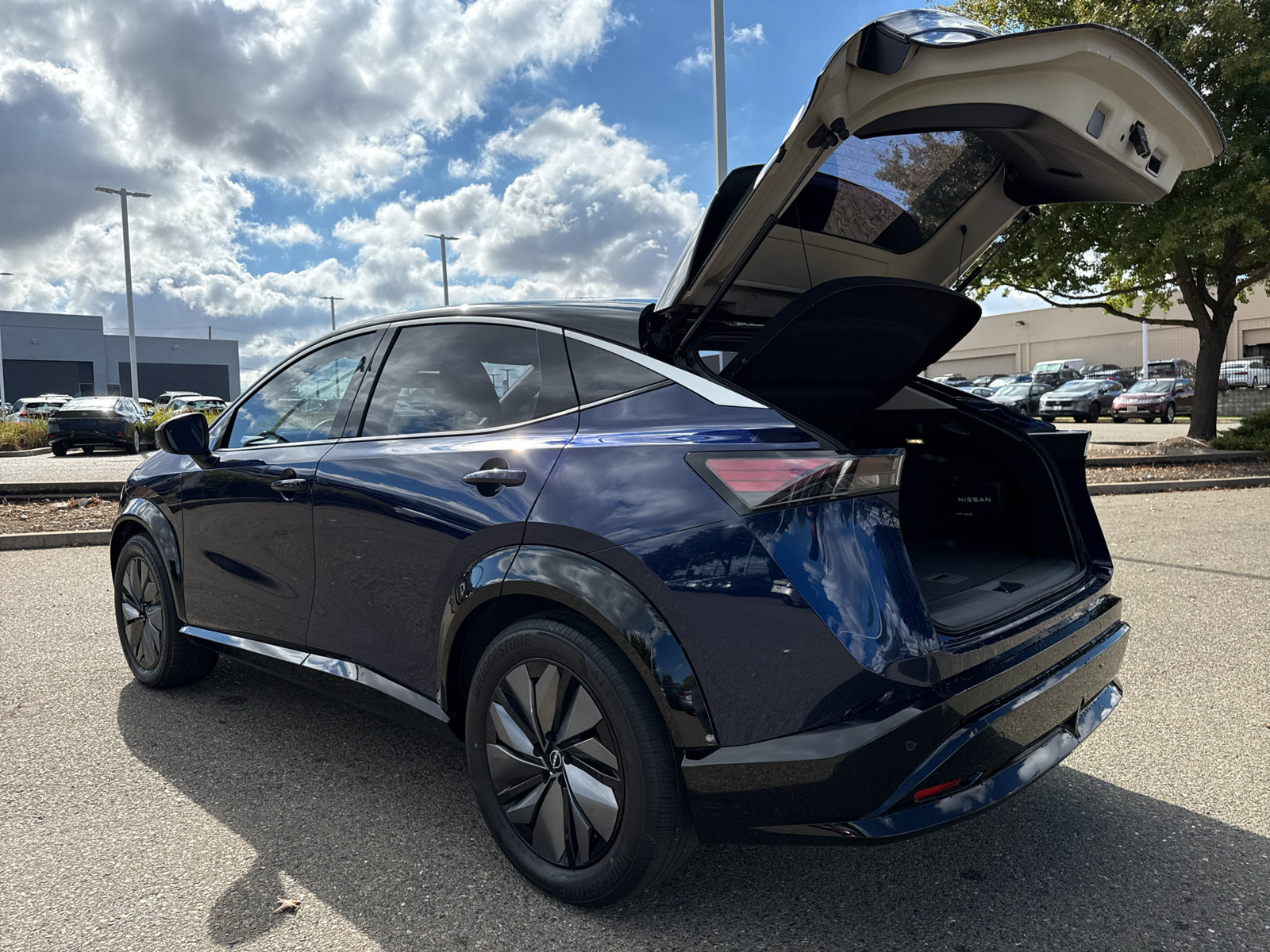 Used 2024 Nissan Ariya FWD image 11