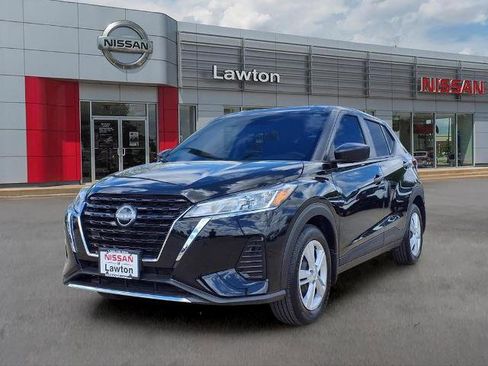 Certified 2025 Nissan Kicks Play S image 1