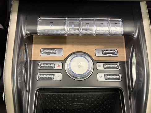 Used 2025 Lincoln Nautilus Reserve AWD/4WD image 19